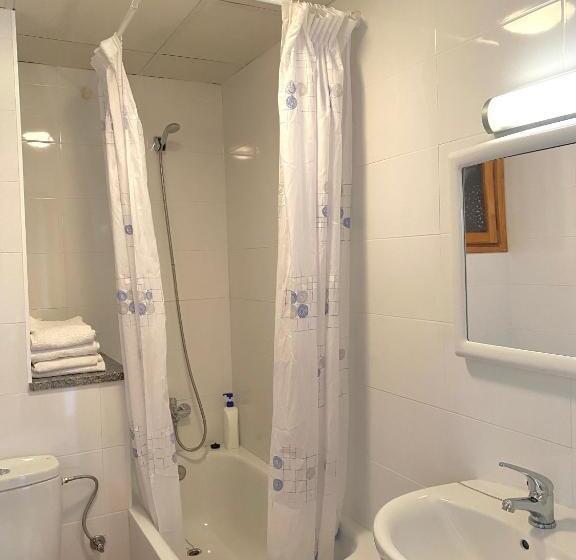 Пансион Hostal Alt Llobregat