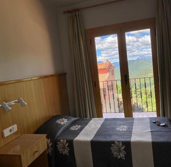 Пансион Hostal Alt Llobregat