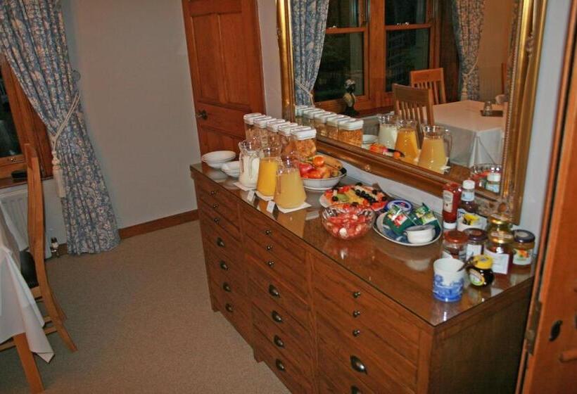 Пансион West Acre House