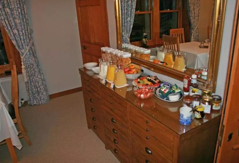 Majatalo West Acre House