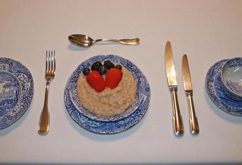 Пансион West Acre House