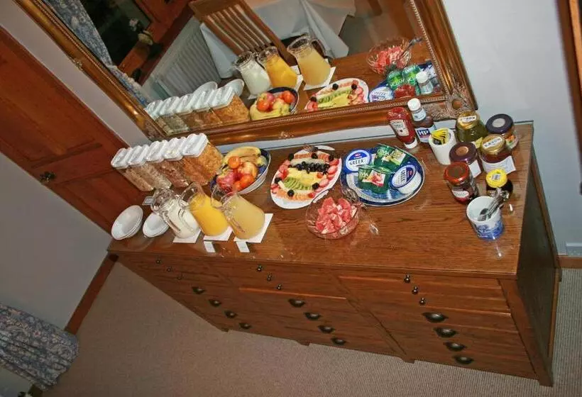 Majatalo West Acre House