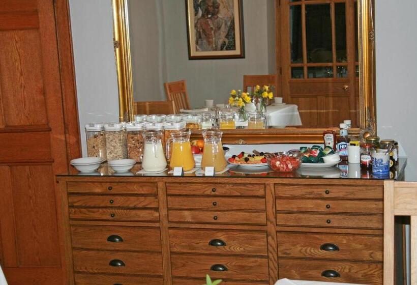 Пансион West Acre House