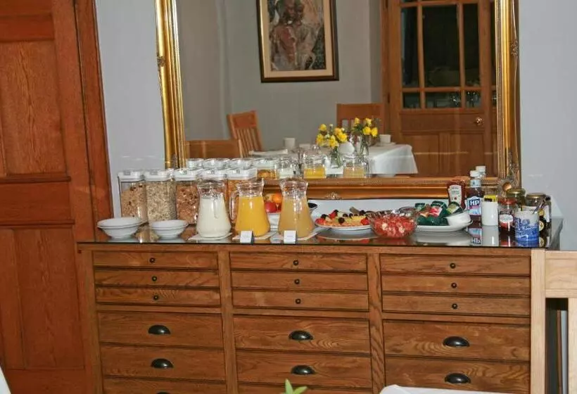 Majatalo West Acre House