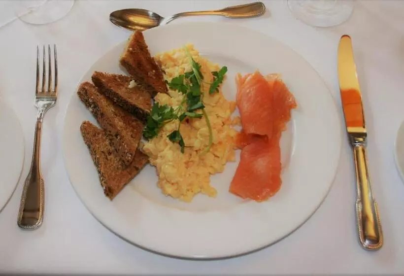 Majatalo West Acre House