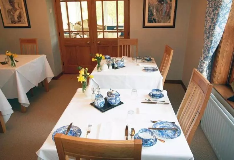 Majatalo West Acre House