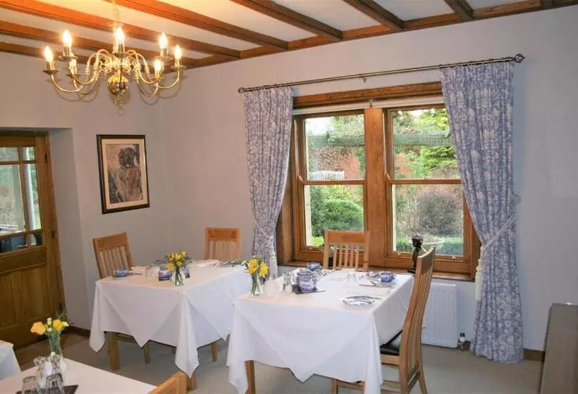 Majatalo West Acre House