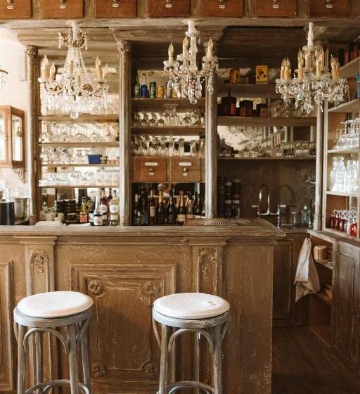 مبيت وإفطار Le Petit Chateau