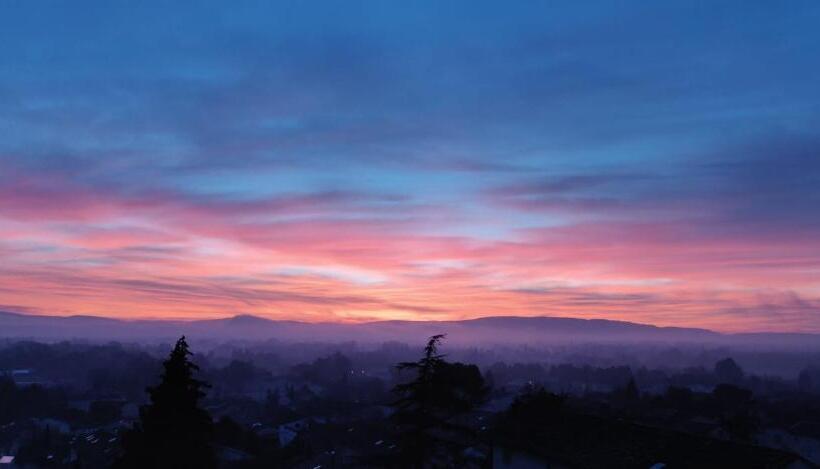 مبيت وإفطار Le Petit Chateau