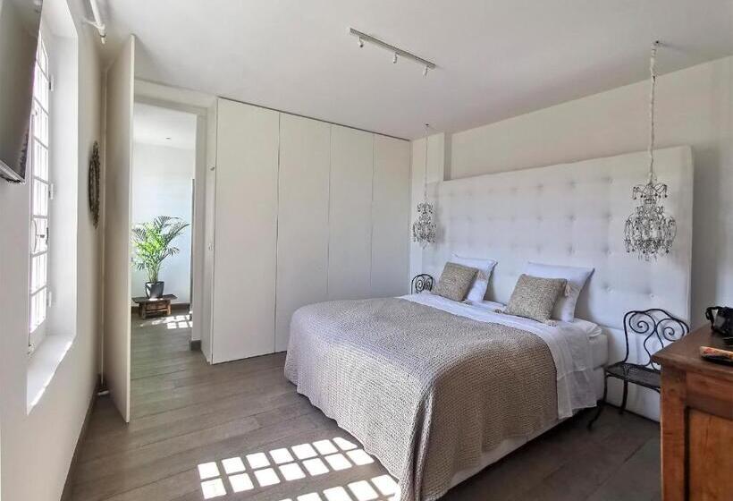 مبيت وإفطار Le Petit Chateau