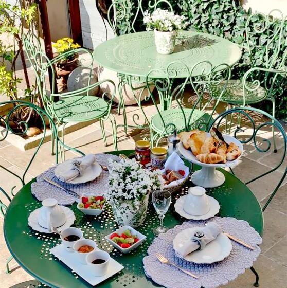 مبيت وإفطار Le Petit Chateau