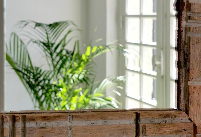 مبيت وإفطار Le Petit Chateau