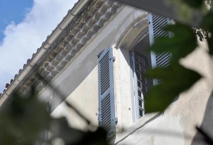 مبيت وإفطار Le Petit Chateau