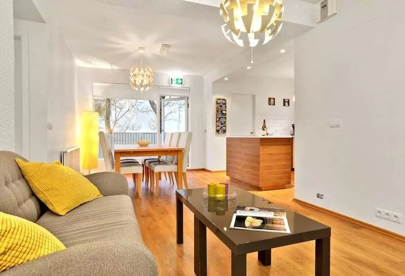 پانسیون Lækur Guesthouse