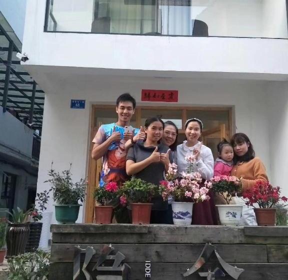 פנסיון Reclusive Inn