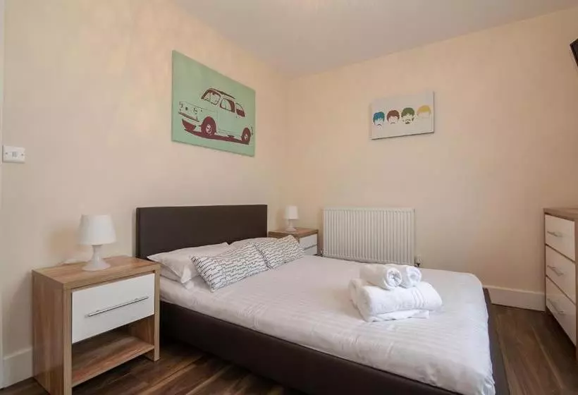 پانسیون Franks Serviced Accommodation