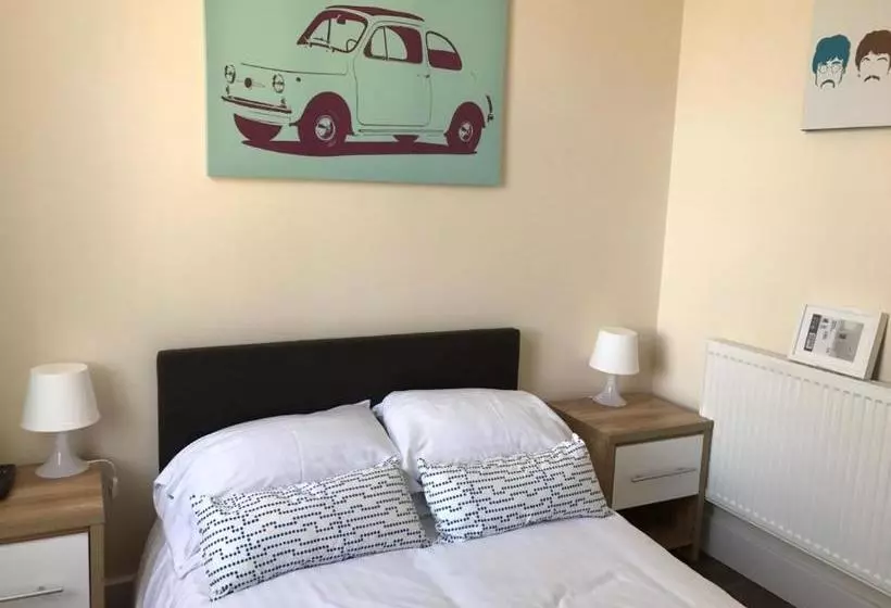 پانسیون Franks Serviced Accommodation