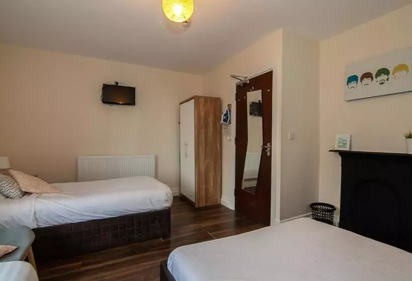 پانسیون Franks Serviced Accommodation