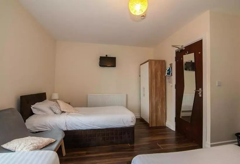 پانسیون Franks Serviced Accommodation