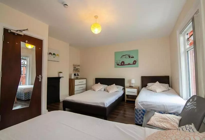 پانسیون Franks Serviced Accommodation