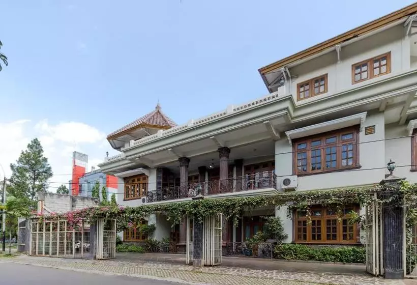 Majatalo Reddoorz @ Taman Menteng Bintaro