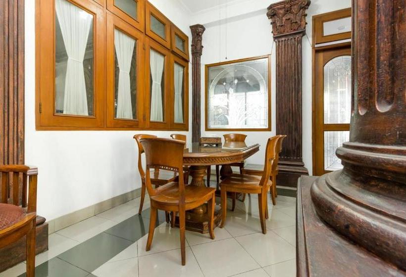 פנסיון Reddoorz @ Taman Menteng Bintaro