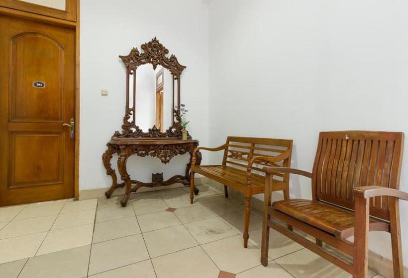 פנסיון Reddoorz @ Taman Menteng Bintaro