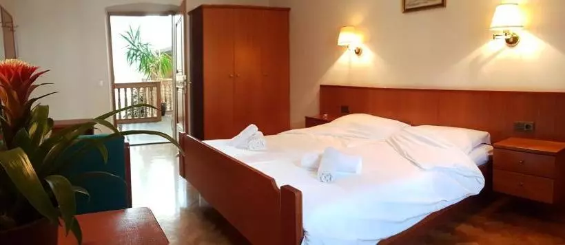 Aamiaismajoitus (B&B) Weißes Rössl