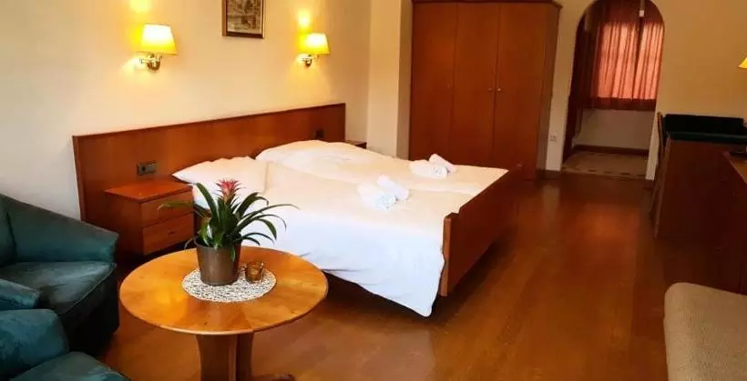 Aamiaismajoitus (B&B) Weißes Rössl