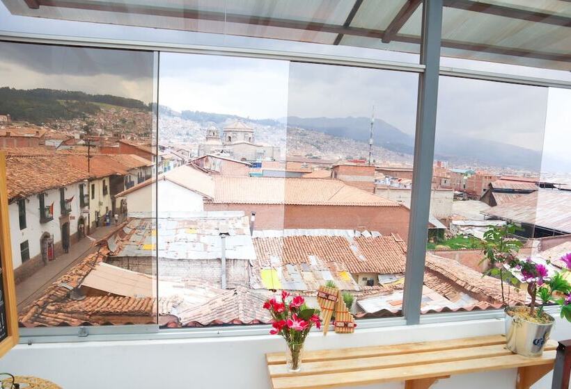 The Rooftop Hostel Cusco
