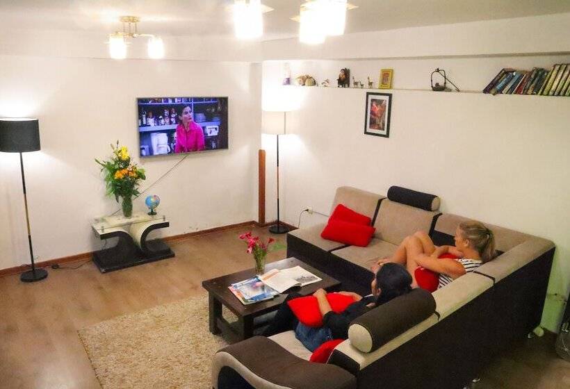 The Rooftop Hostel Cusco