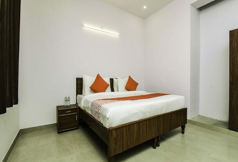 호텔 Oyo 20031 Silverkey Jaypee Hospital