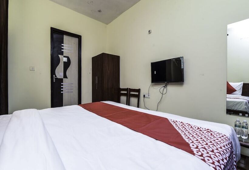 호텔 Oyo 20031 Silverkey Jaypee Hospital