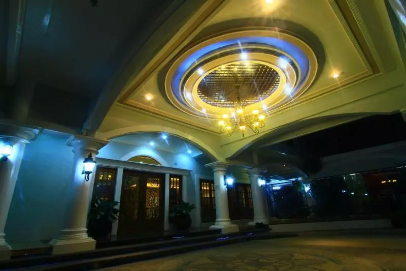 ホテル Kapis Mansions
