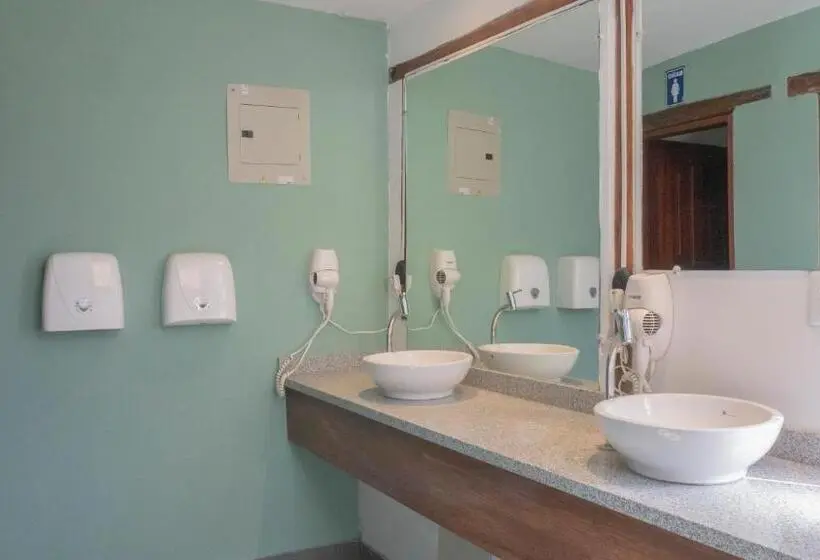 カプセルホテル The Cubicle Hostal Gothic Cathedral Views