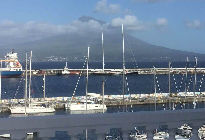 ユースホステル Internacional Azores Boutique