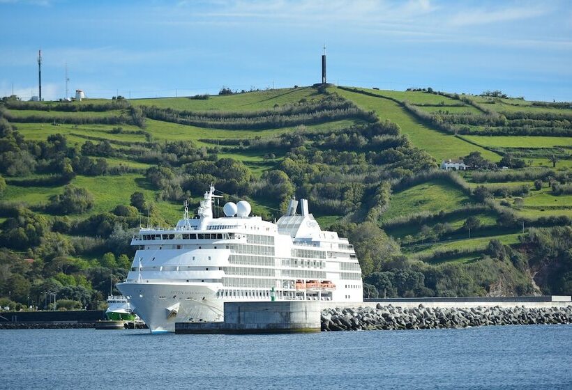 ユースホステル Internacional Azores Boutique