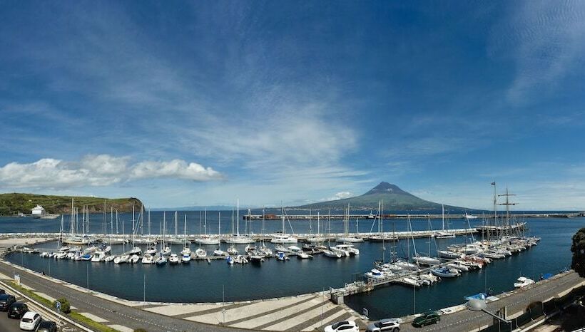 ユースホステル Internacional Azores Boutique