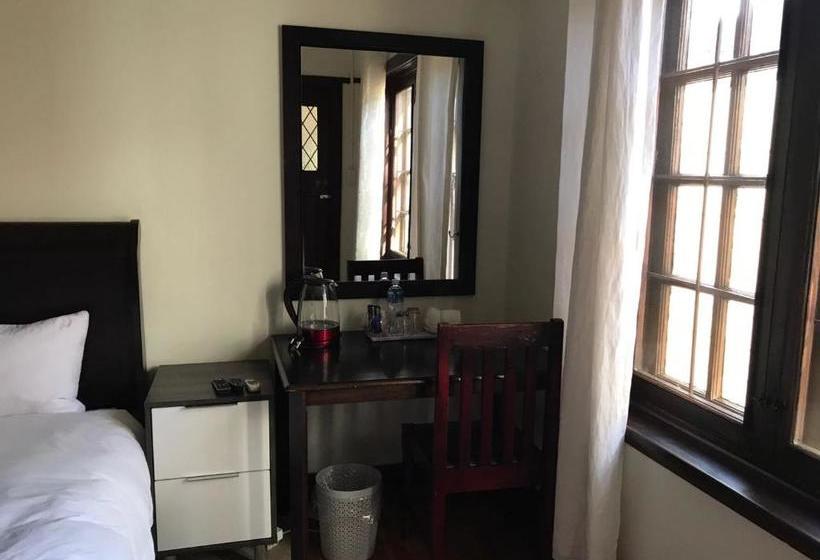 פנסיון Queenspark Lodge