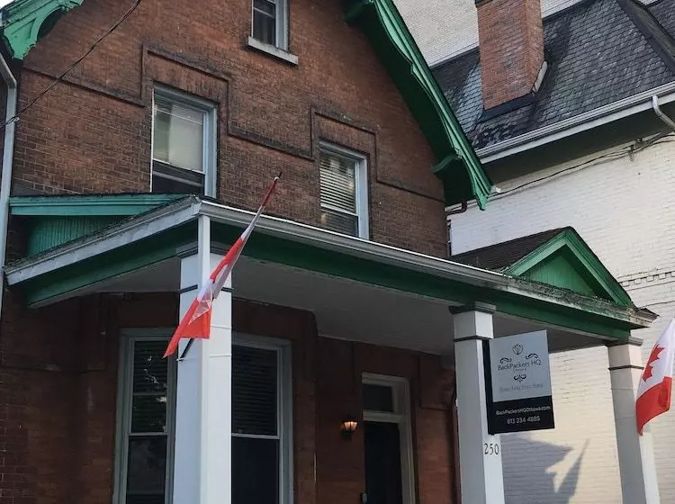 ユースホステル Backpackershq