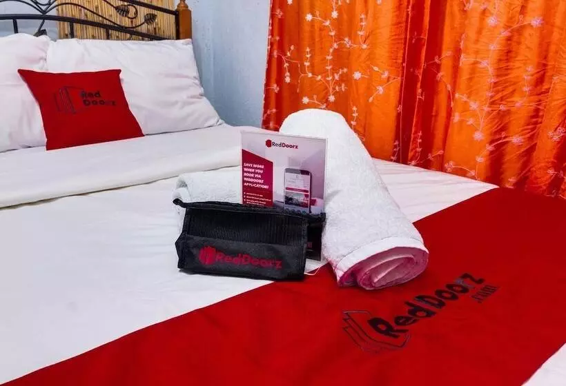 ホテル Reddoorz @ Zapatera Cebu