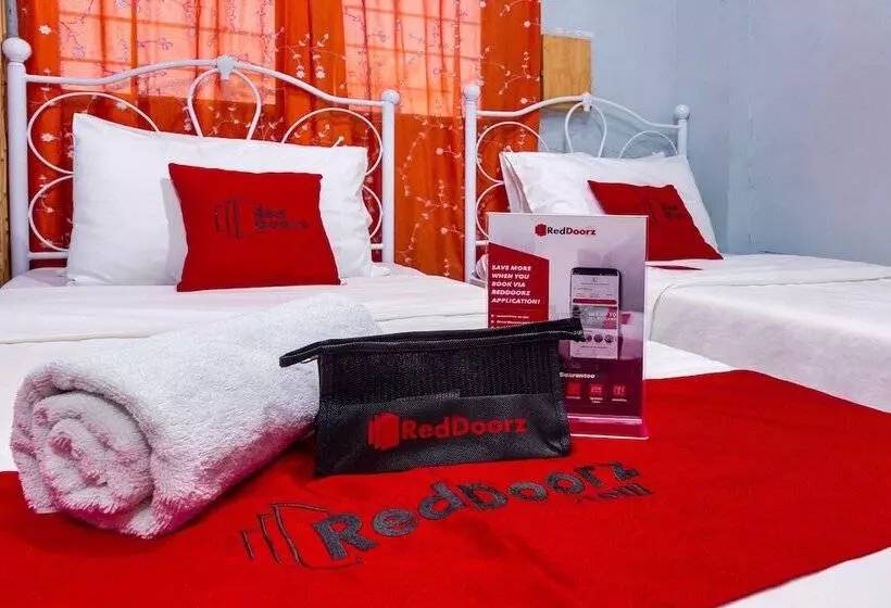 ホテル Reddoorz @ Zapatera Cebu