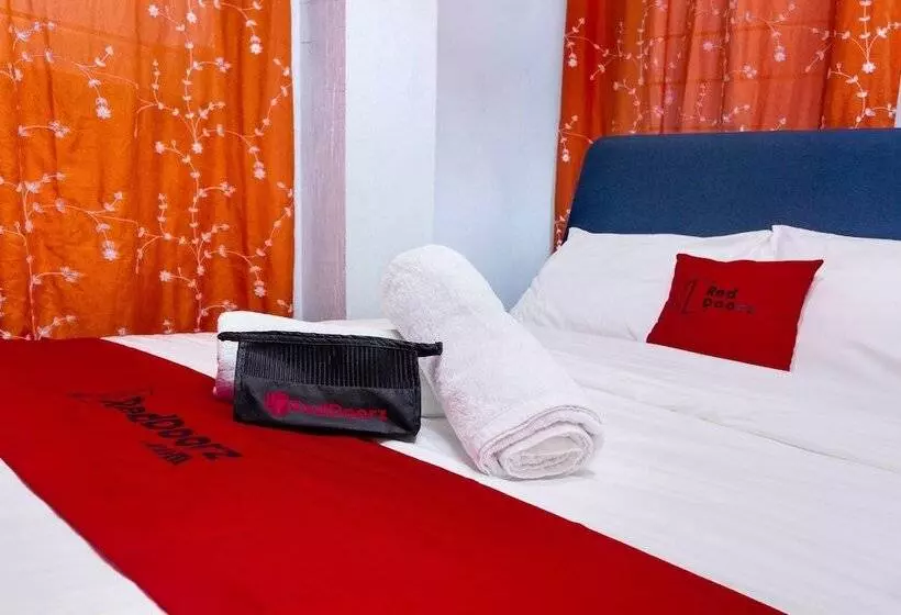 ホテル Reddoorz @ Zapatera Cebu