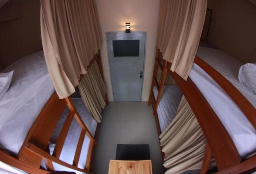 Kokos Hostel Padang City