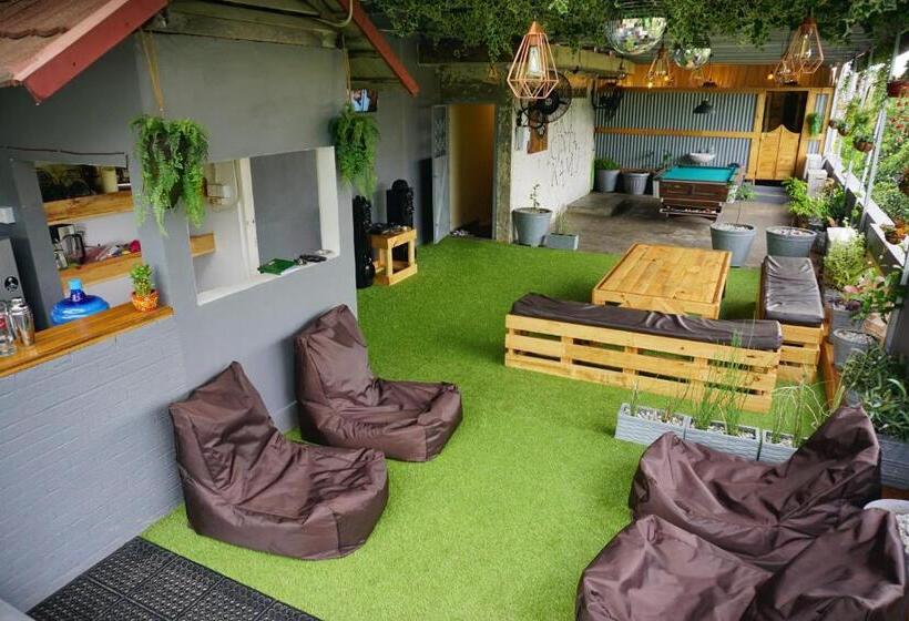 Kokos Hostel Padang City