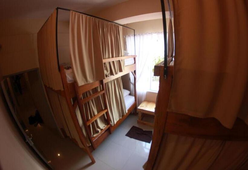 Kokos Hostel Padang City