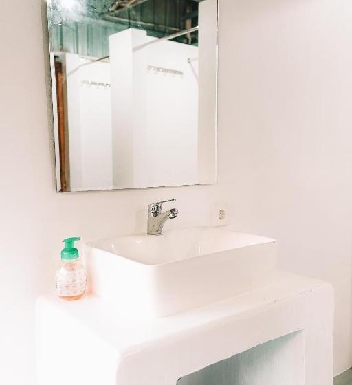 Kokos Hostel Padang City