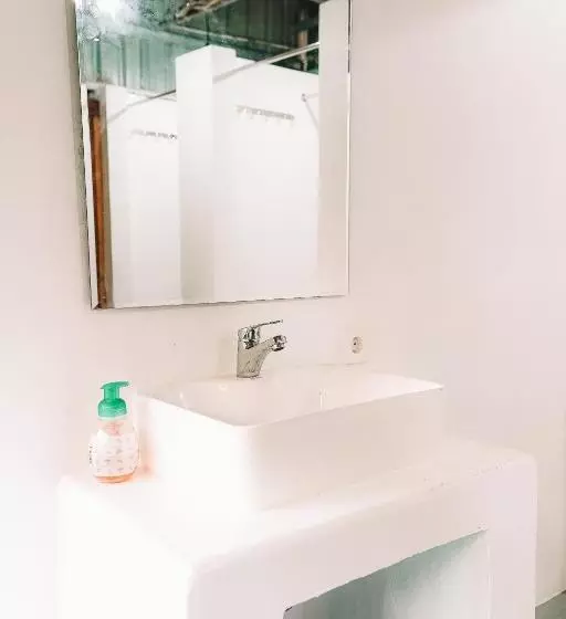 Kokos Hostel Padang City