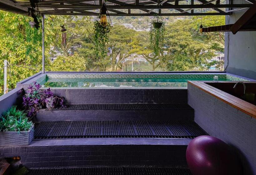 Kokos Hostel Padang City