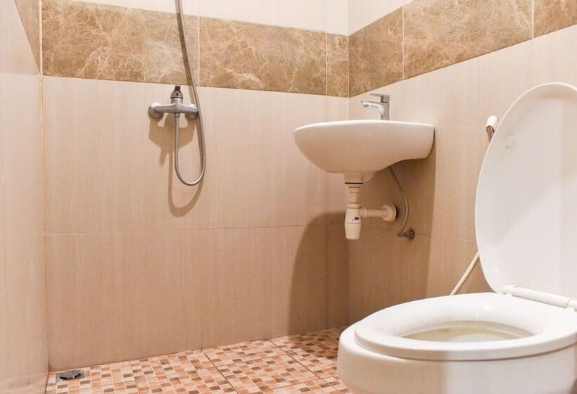 Пансион Reddoorz Near Surabaya Town Square